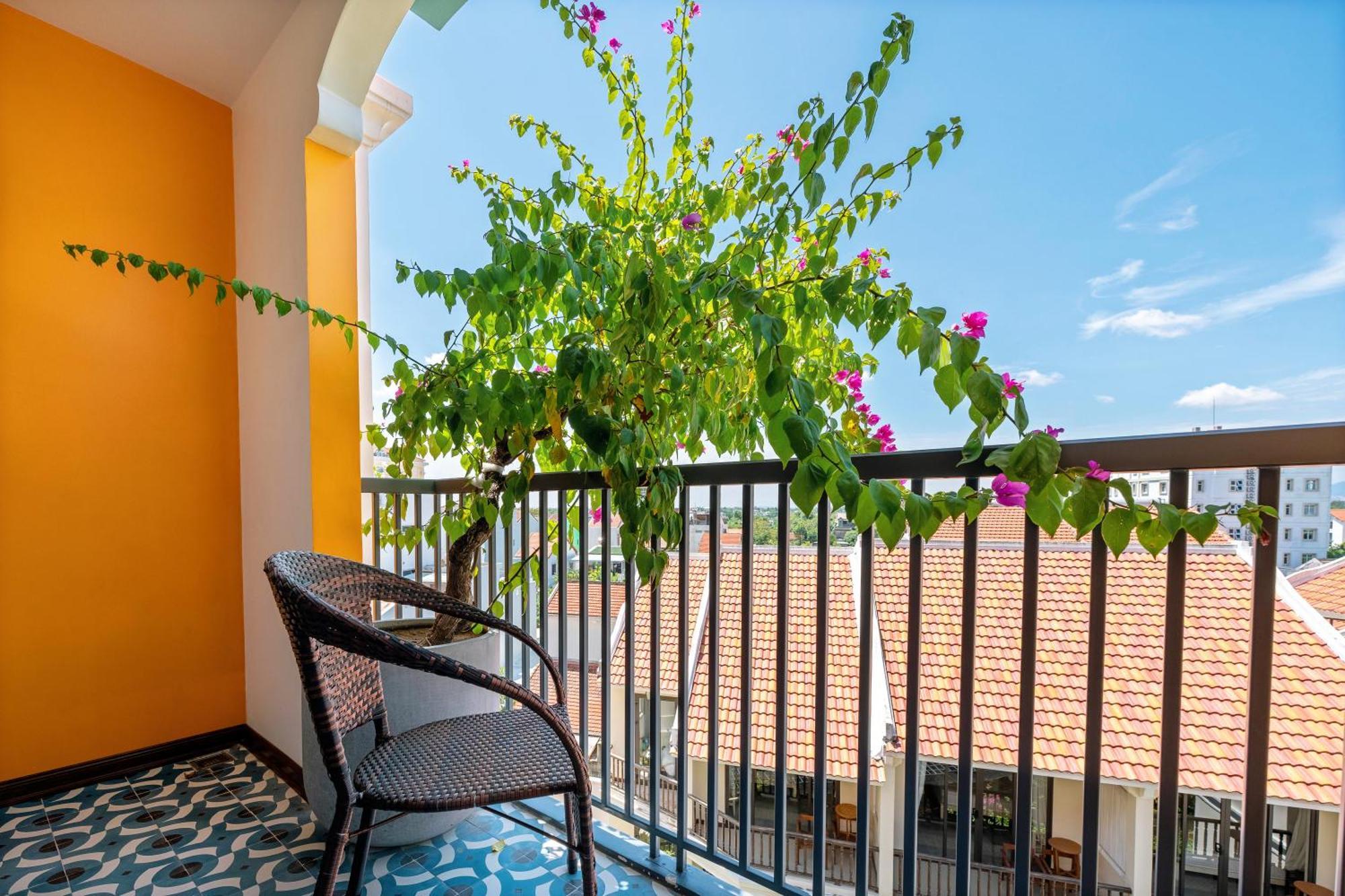 Son Hoi An Boutique Hotel&Spa Chambre photo A balcony in Vietnam