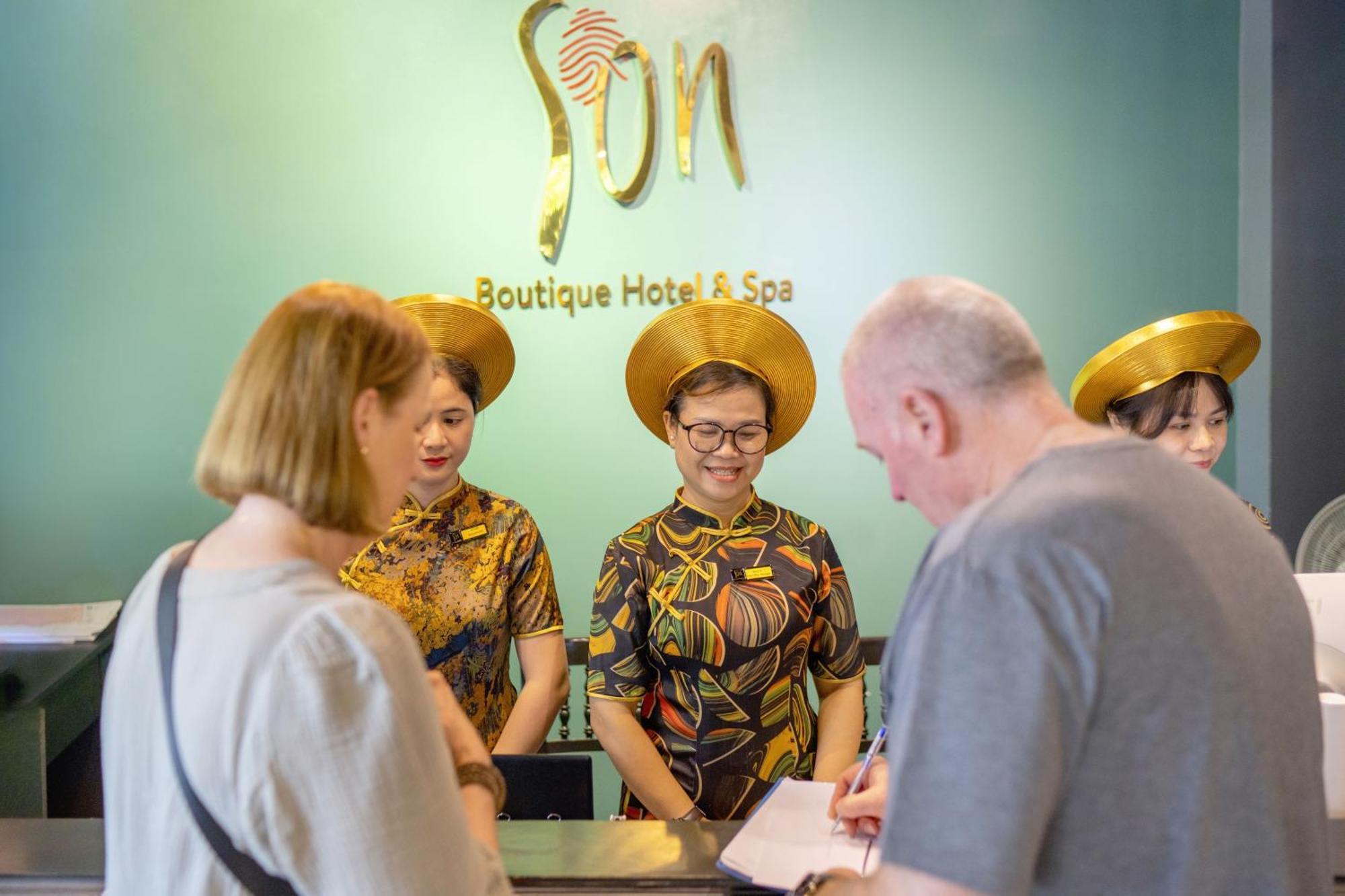 Son Hoi An Boutique Hotel&Spa Extérieur photo Reception at the hotel